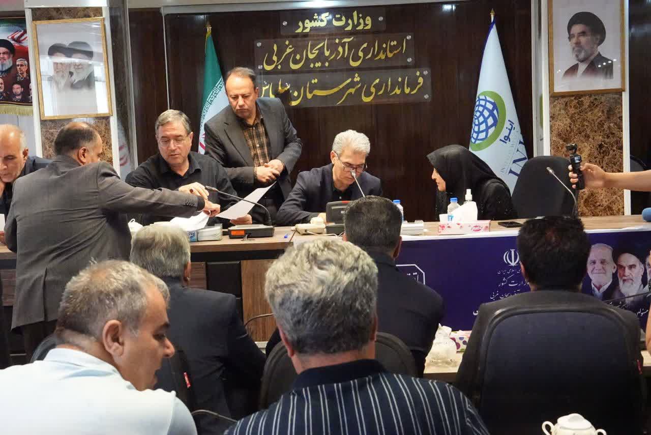 برگزاری ملاقات مردمی استاندار آذربایجانغربی در سلماس + تصاویر