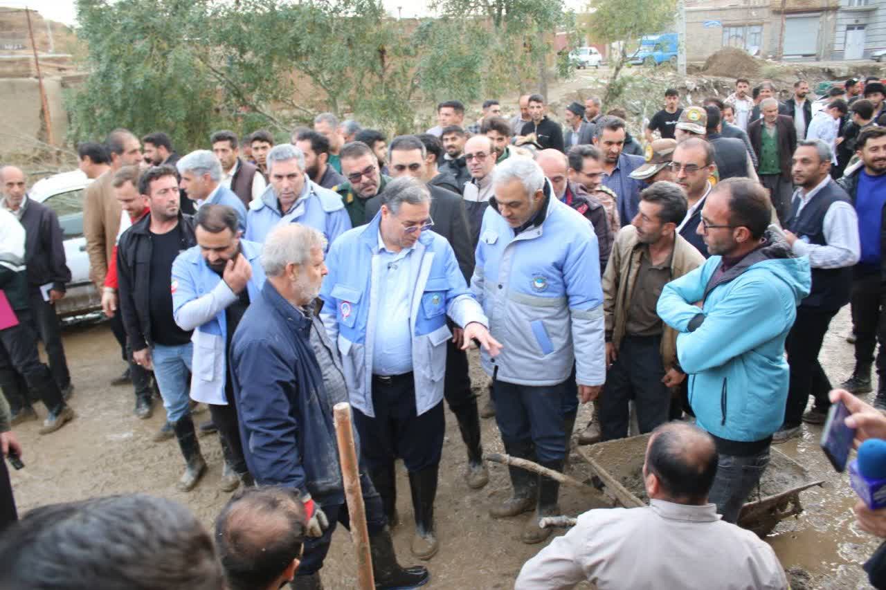 آلبوم تصویری / رحمانی از نزدیک پای درد دل روستاییان نشست