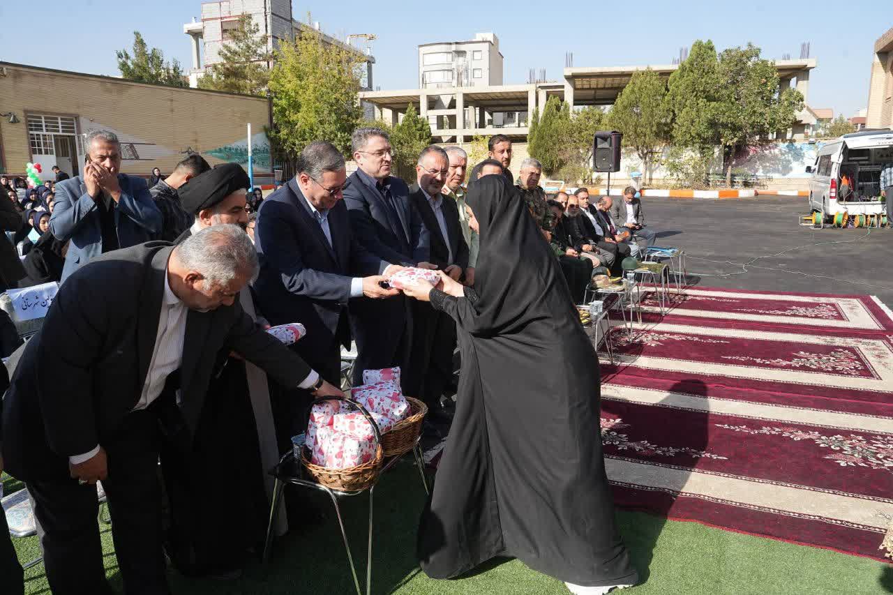 زنگ مهر در آذربایجانغربی با گرامیداشت شهدای دانشآموز به صدا درآمد + تصاویر
