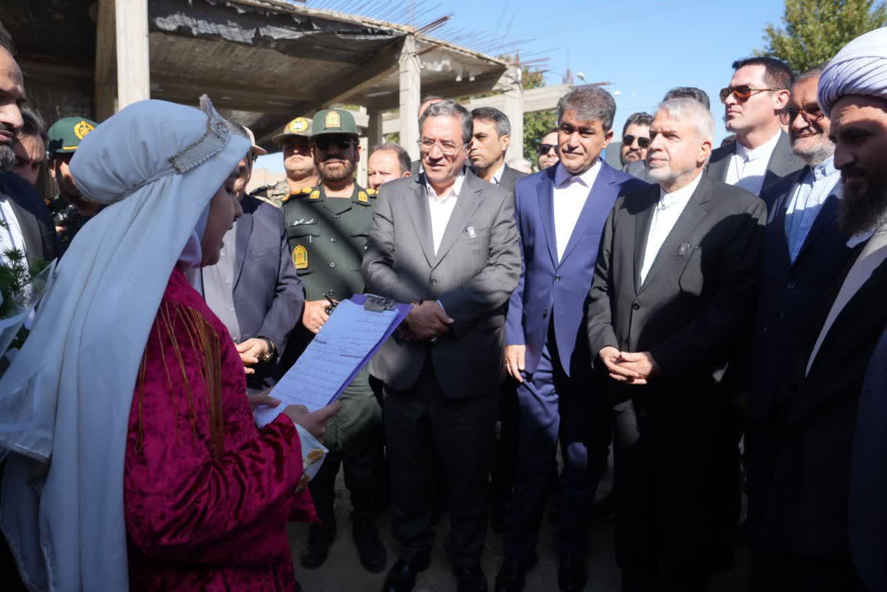 بازدید وزیر میراث فرهنگی و استاندار آذربایجانغربی از آرامگاه شمس تبریزی + تصاویر