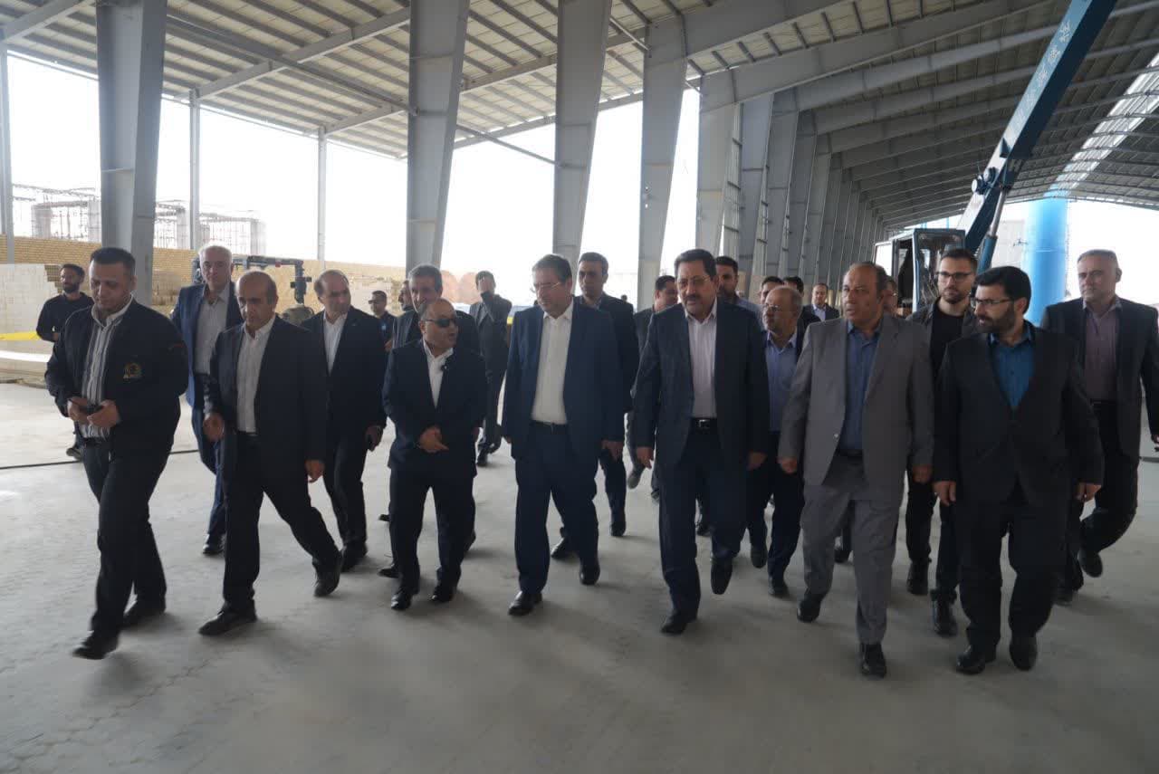 بازدید وزیر صمت و استاندار آذربایجانغربی از پروژه در حال احداث اروم شیشه ساچی در ارومیه + تصاویر