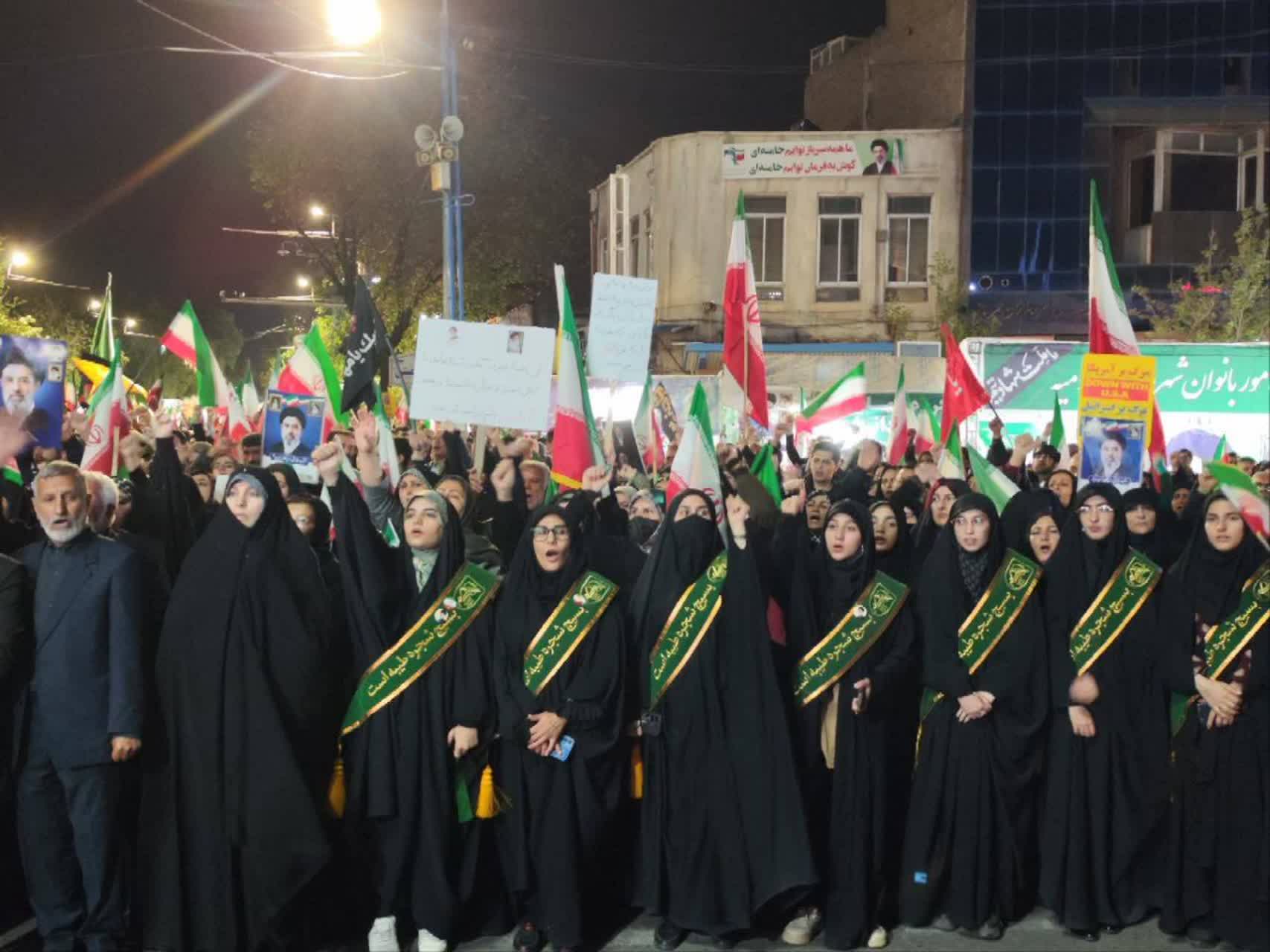 تداوم همراهی و حضور چشمگیر مردم ارومیه در تجمع شبانه + تصاویر