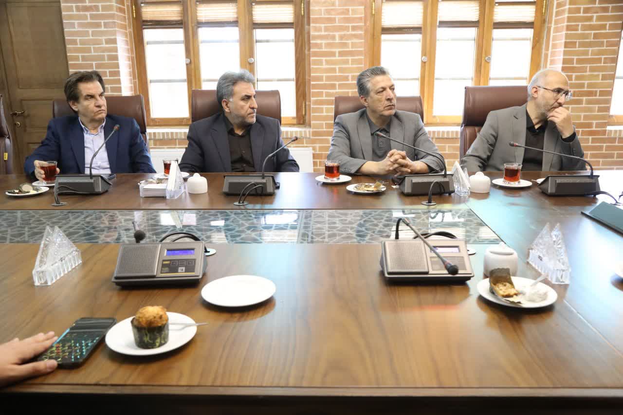 تأکید استاندار آذربایجان‌غربی بر حمایت بانکی از چرخه تولید و تجارت استان