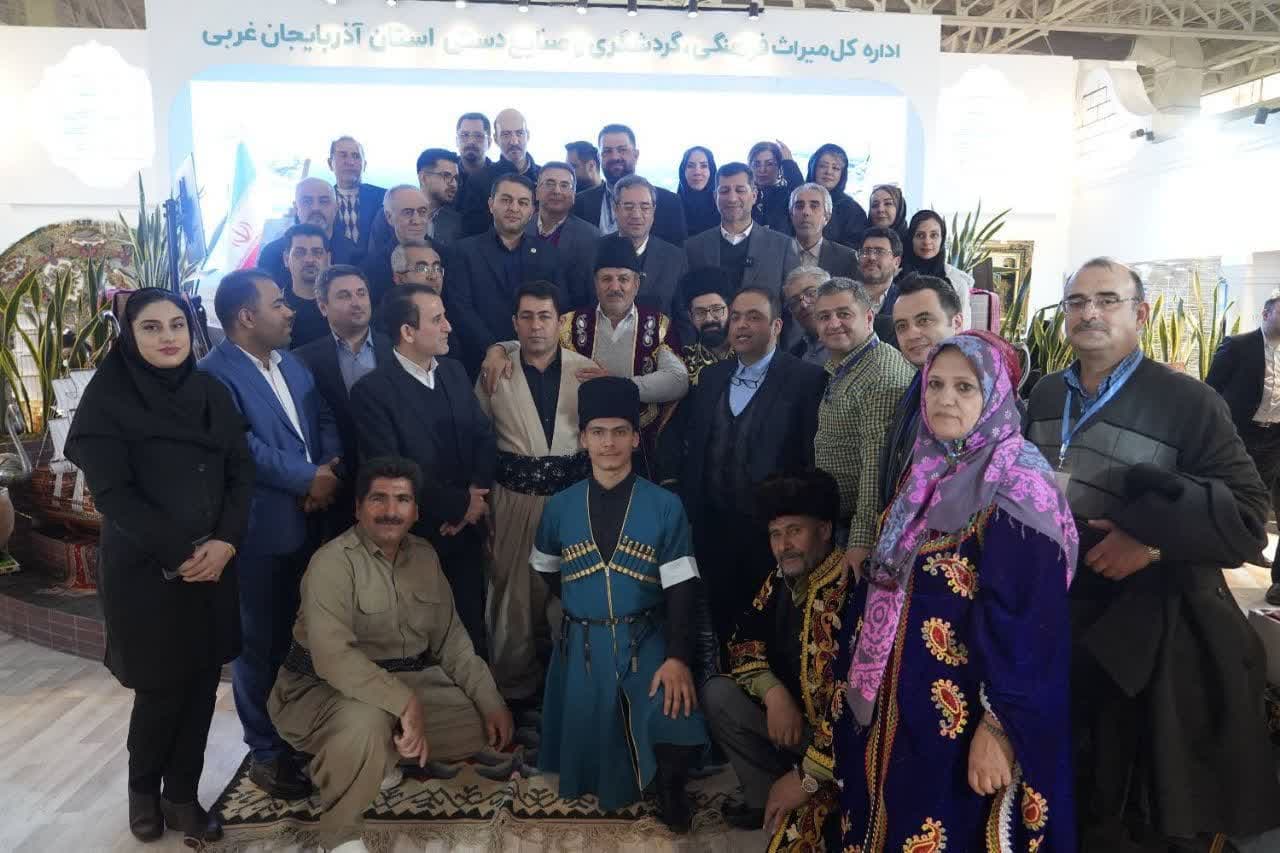 بازدید استاندار آذربایجان غربی از غرفه استانهای شرکت کننده در نمایشگاه بین المللی گردشگری تهران + تصاویر