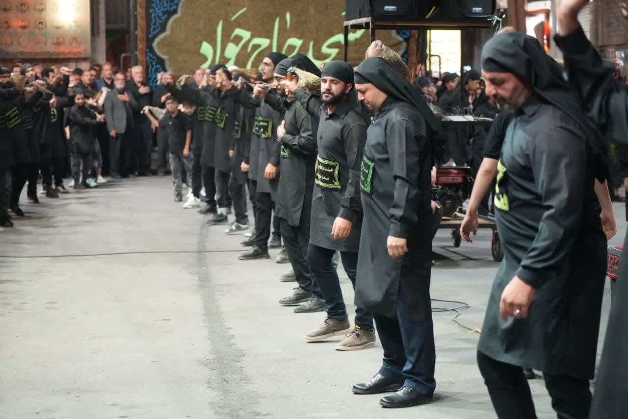 برگزاری آیین عزاداری شب عاشورای شهادت اباعبدالله الحسین (ع) در مسجد حاج جواد ارومیه + تصاویر