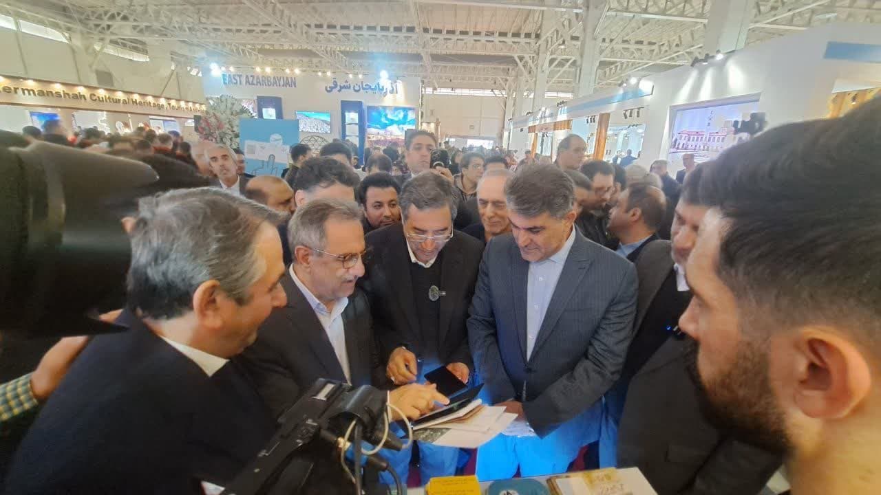 بازدید استاندار آذربایجان غربی از غرفه استان در نمایشگاه بین المللی گردشگری و صنایع وابسته تهران + تصاویر