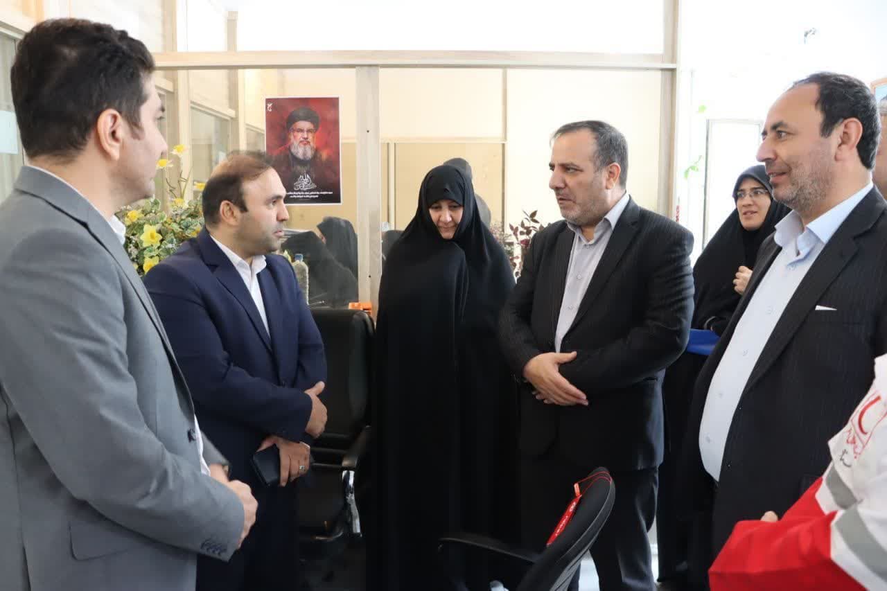 حضور مدیرکل بازرسی استانداری در محل میزخدمت بررسی مشکلات خانواده های شهدا و ایثارگران استان