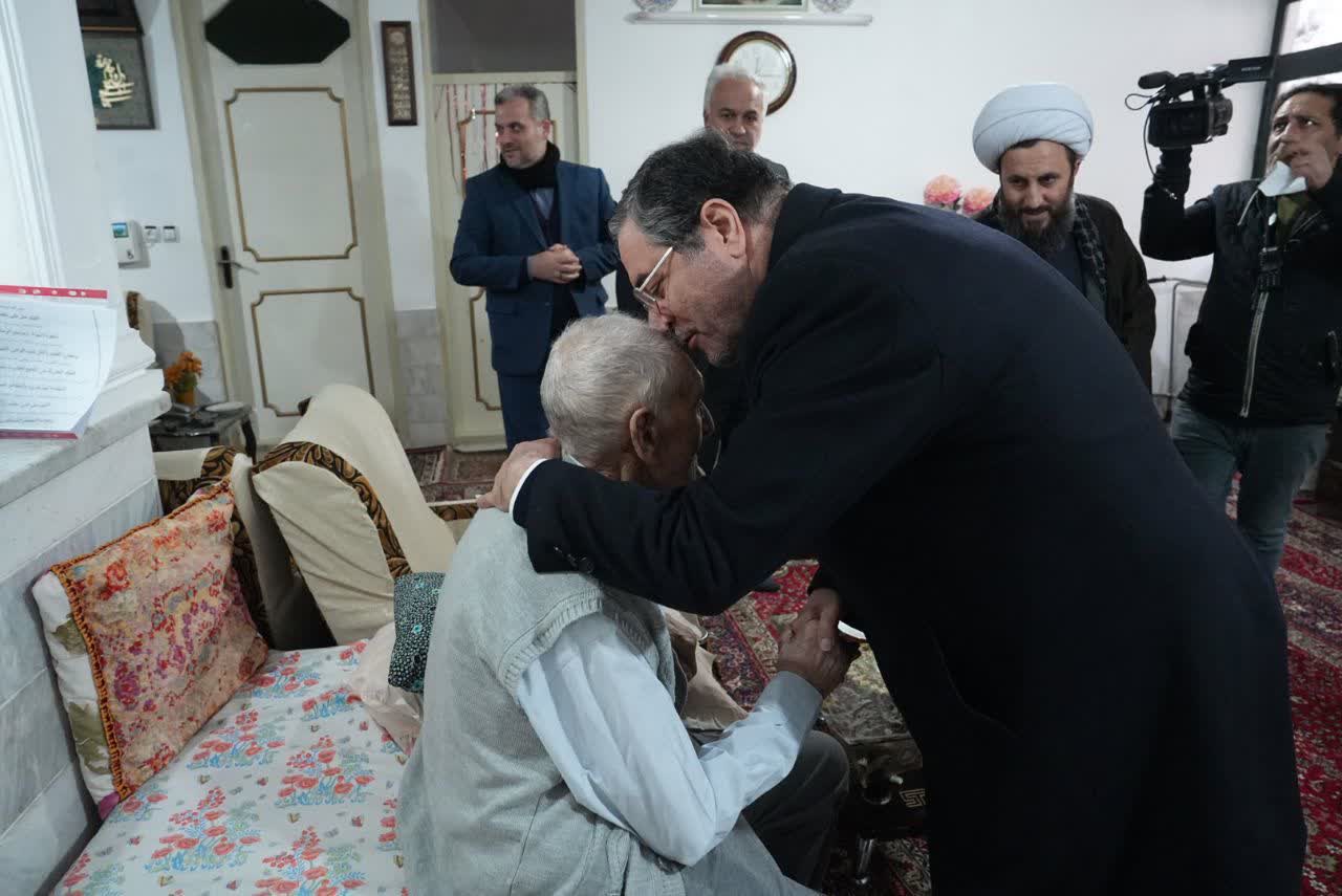 دیدار استاندار آذربایجان‌غربی با خانواده معظم شهیدان بهفر + تصاویر