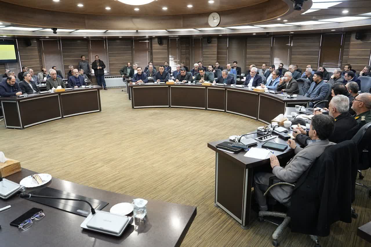 برگزاری نشست صمیمی استاندار آذربایجان‌غربی با اصناف و بازاریان استان + تصاویر