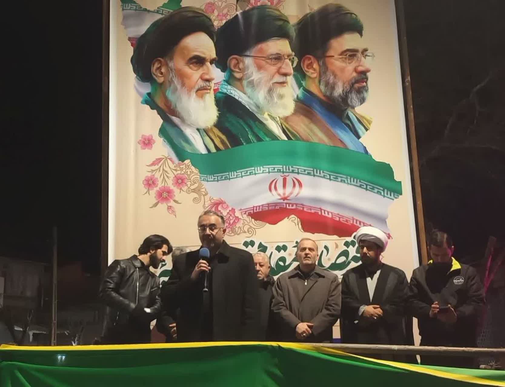 حضور معاون استاندار آذربایجان‌غربی در تجمع شبانه مردمی شهرستان نقده