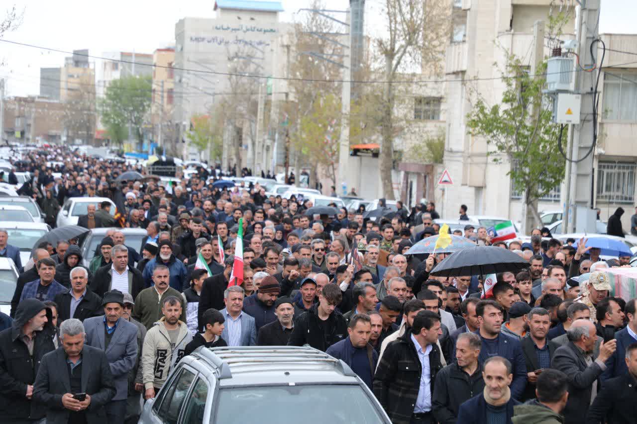 برگزاری آیین تشییع پیکر مطهر شهید مدافع وطن در ارومیه + تصاویر