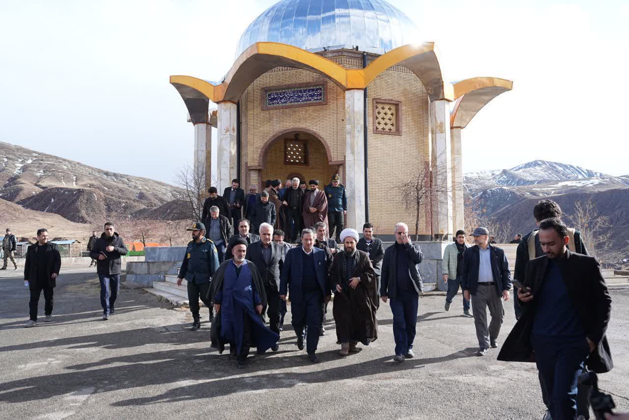 حضور استاندار آذربایجان‌غربی در آستان مقدس امامزاده سیدتاج‌الدین خوی + تصاویر