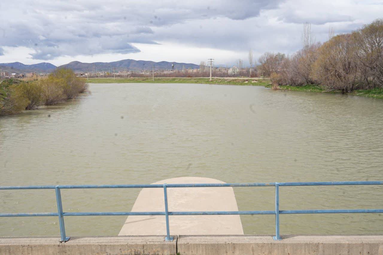 بازدید استاندار آذربایجان‌غربی از آب‌بند انحرافی سد حسنلو در شهرستان نقده + تصاویر