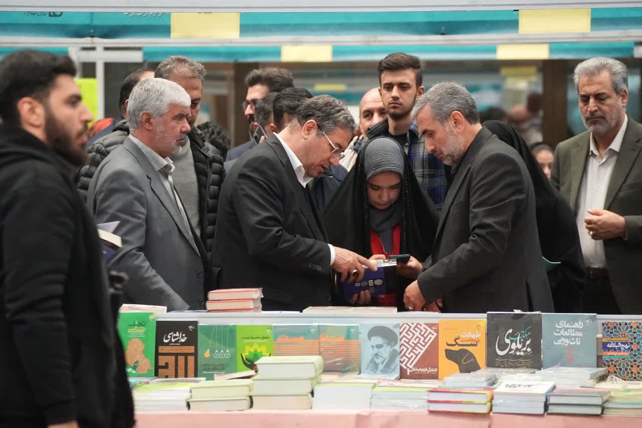 بازدید استاندار آذربایجان‌غربی از نمایشگاه سراسری کتاب ارومیه + تصاویر